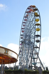 Fototapeta premium ferris wheel on a sunny day