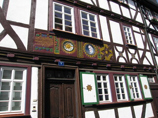 Farbige Schnitzereien Fachwerkhaus in Butzbach