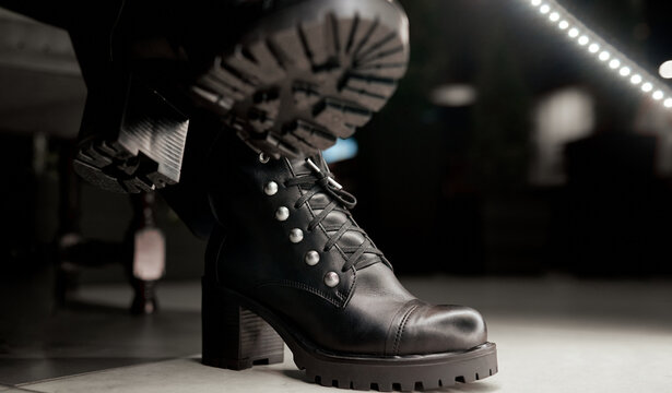 women's shoes rested on toe floor style 