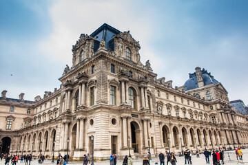 Fototapeta na wymiar The Louvre Museum in a freezing winter day just before spring in Paris