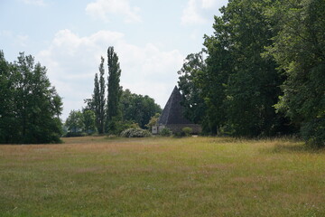Park mit Pyramide in Potsdam