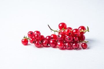 Obraz na płótnie Canvas Red currants on a white background. A handful of red currants.