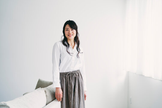 笑顔の40代日本人女性