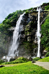 Fototapeta na wymiar acquaragia waterfalls in valchiavenna Sondrio