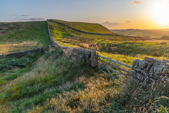 UK, England, Northumberland, Haltwhistle, Melkridge, Winshield Crags, Hadrian's Wall