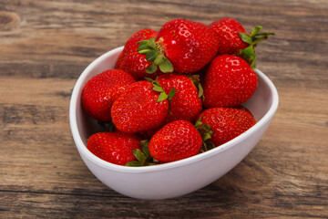 Sweet strawberry in the bowl