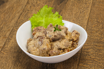 Chicken liver with cream and dry tomatoes