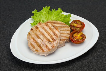 Grilled tuna steak with kumato