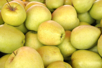 fresh apples in the market