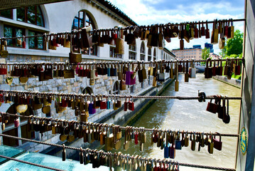 lovers locker in the bridge
