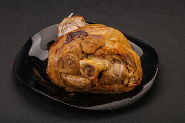 Baked pork knuckle with spices