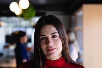 Obraz premium Caucasian woman looking at camera