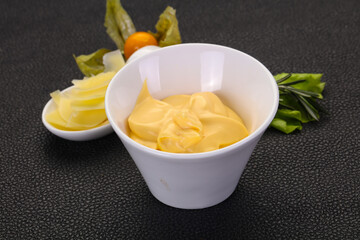 Cheese sauce in the bowl