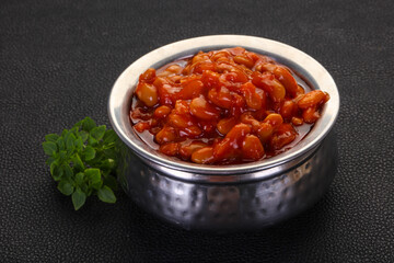 Baked kidney with tomato sauce