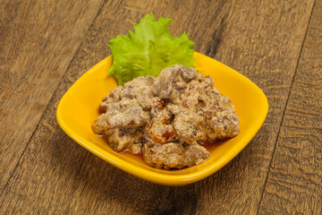 Chicken liver with cream and dry tomatoes