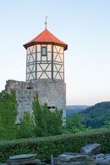 Fototapeta na wymiar Antiker Turm einer Burgruine in Maienfels, Deutschland