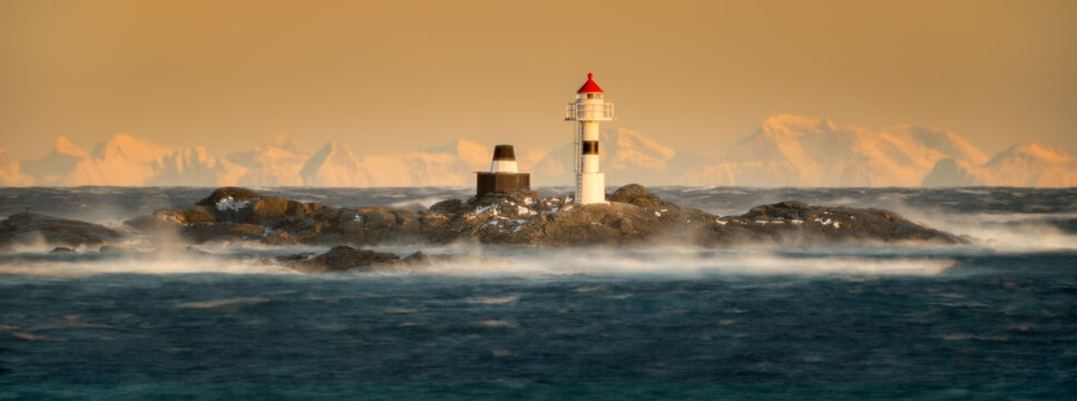 Lighthouse Vaeroya Seiklakken