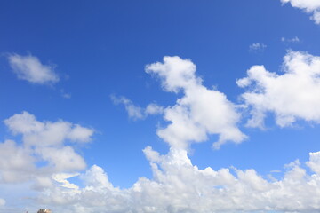 Naklejka na ściany i meble 南国沖縄の紺碧の空と夏雲