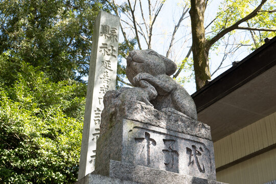 調神社のうさぎ像