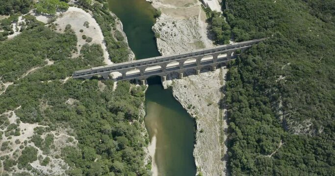 Flying around and above the "Pont du Gard", Occitanie