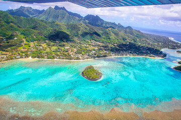 Fototapeta na wymiar Rarotonga breathtaking stunning views from a plane of beautiful beaches, white sand, clear turquoise water, blue lagoons, Cook islands, Pacific islands