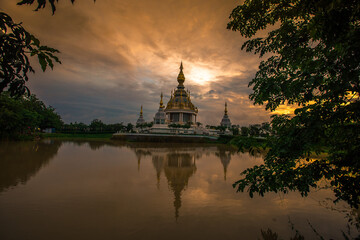 Fototapeta na wymiar The background of an important tourist attraction in Khon Kaen Province (Wat Thung Setthi) is a large pagoda in the middle of a swamp, tourists always come to see the beauty in Thailand.