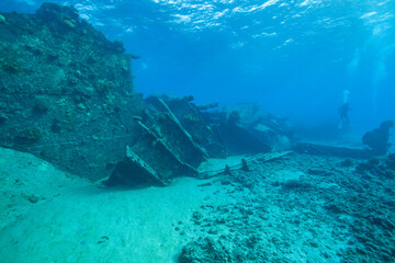 Plakat scuba diver and sunken ship