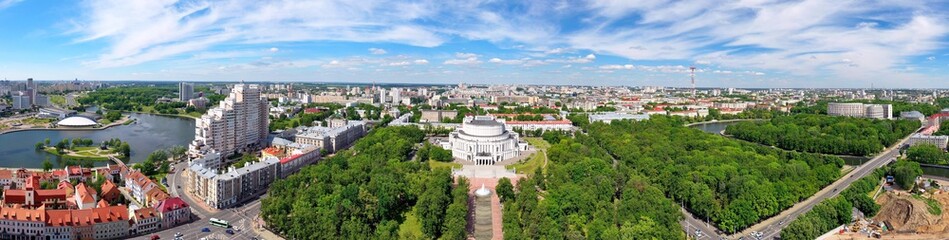 Fototapeta na wymiar National Academic Bolshoi Opera and Ballet Theater of the Republic of Belarus in Minsk. View from above
