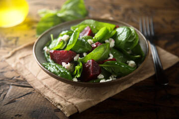 Healthy spinach salad with beetroot and cheese