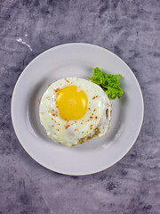 Scrambled eggs from one egg on a plate