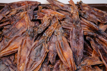 Dried squid is a food preservation that has long been Use salt and sunlight to keep for a long time. It also gives a special delicious flavor different from the original.