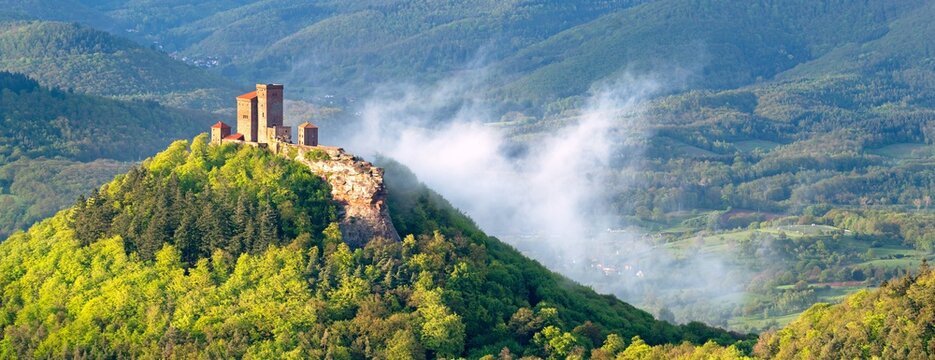 Burg Trifels bei Annweiler, Pf&auml;lzerwald, Rheinland-Pfalz, Deutschland