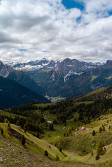 Fototapeta na wymiar the beatiful mountains of south tyrol