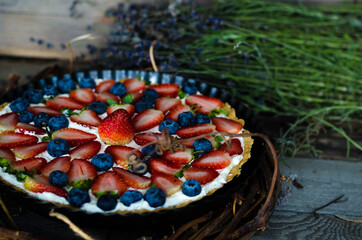 cake with strawberries