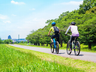 Fototapeta premium サイクリング 多摩川