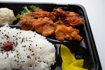 定番の唐揚げ弁当　唐揚げアップ