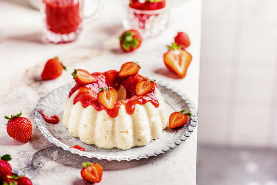 Grie&szlig; Pudding mit Erdbeeren
