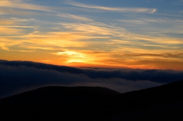Tramonto tra le nuvole