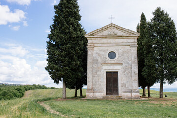 Obraz premium Church Cappella di Vitaleta close to Val d'Orcia in Italy, Tuscany