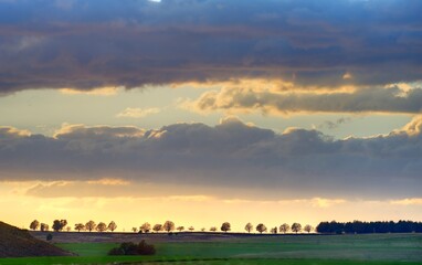 Obraz premium SKYLINE. Winter sunrise, Underberg, Kwazulu natal, South Africa 