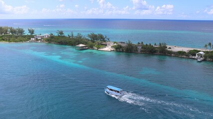 Fototapeta na wymiar Perfect blue water, with a boat sail trough in Bahamas