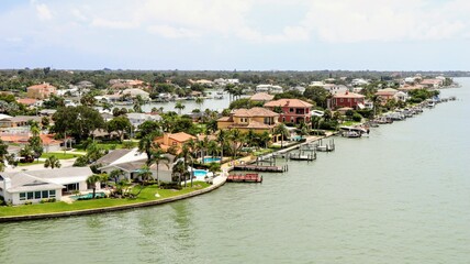Fototapeta na wymiar The luxury houses of Belleair next to Clearwater in Tampa, Florida