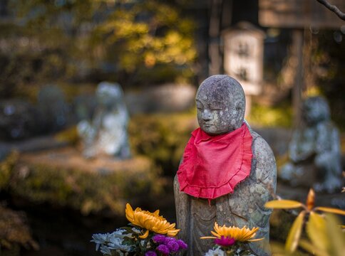 Jizo Bosatsu statue wearing a red bib