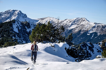 Naklejka na ściany i meble Bergwanderung im Winter
