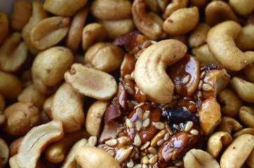 PEANUTS/CASHEWS