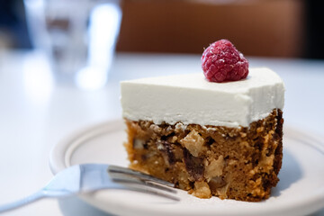 chocolate cake with raspberries