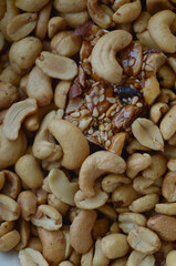 PEANUTS/CASHEWS