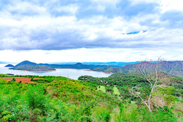 Fototapeta na wymiar Beautiful scenery views of nature with a large reservoir above the Srinagarind Dam at Rai Ya Yam in Si Sawat District, Kanchanaburi Thailand.