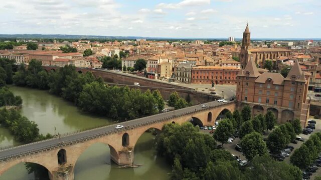 Montauban approach on river and bridge