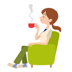 コーヒーブレイク　休憩　リビング　ソファ　くつろぐ女性